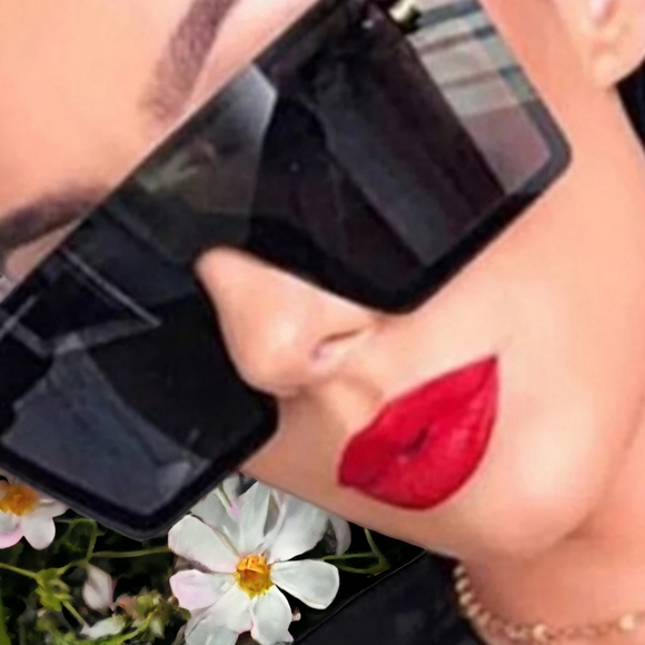 Womans Retro Gradient Big Frame Sunglasses. - Picture 2 of 4